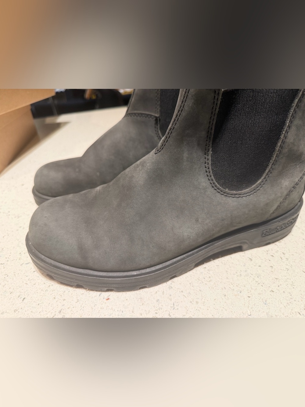 Blundstone Rustic Chelsea Boots - Picture 4 of 8